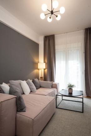 Black Pearl apt in Koukaki